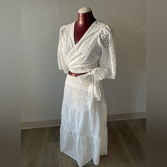 Minkpink Eyelet White 2pc Set: midi skirt and top size Medium - Picture 3 of 6